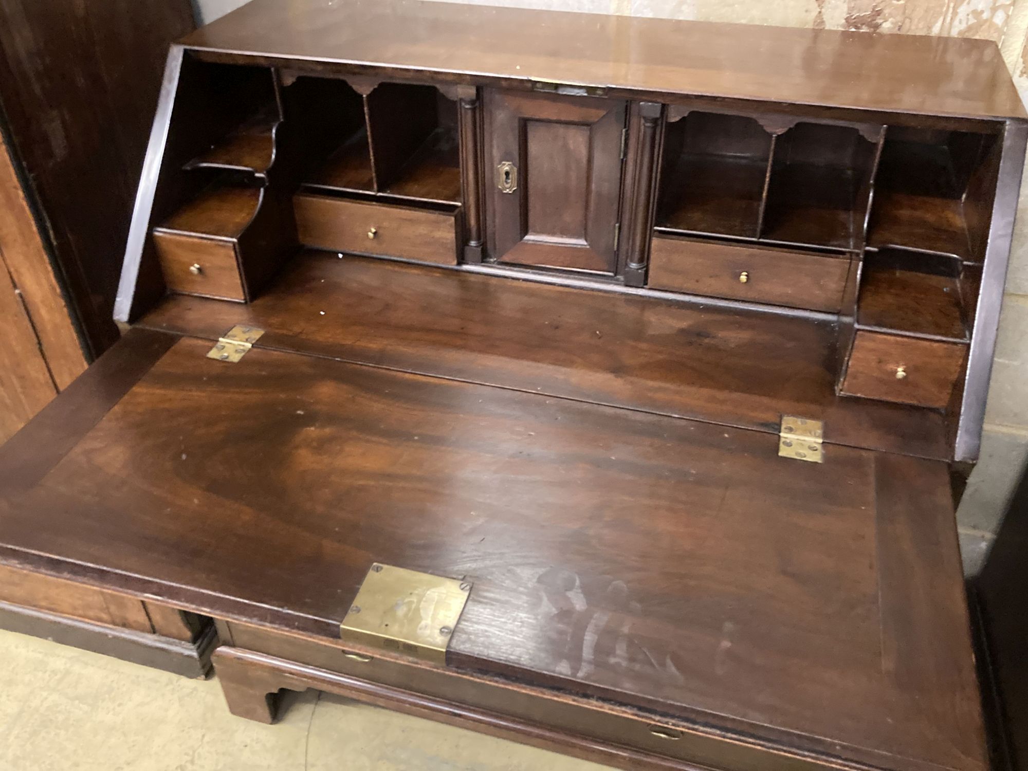 A George III mahogany bureau, width 92cm, depth 48cm, height 102cm